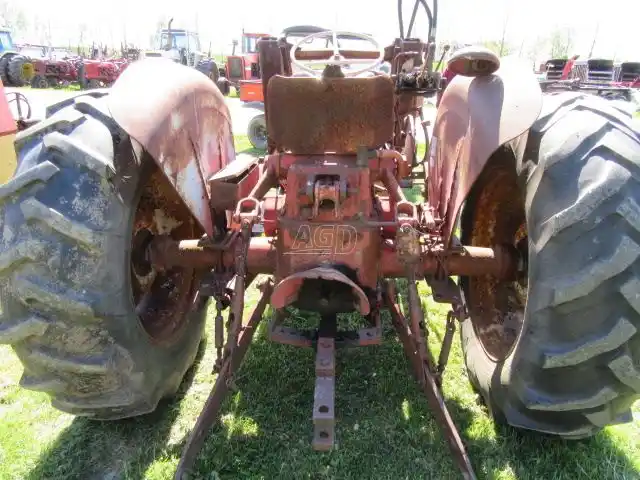 Gallery image 2 for Used 1967 International Harvester 434 Tractor