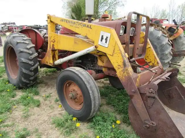 Gallery image 1 for Used 1962 International Harvester 504 Tractor