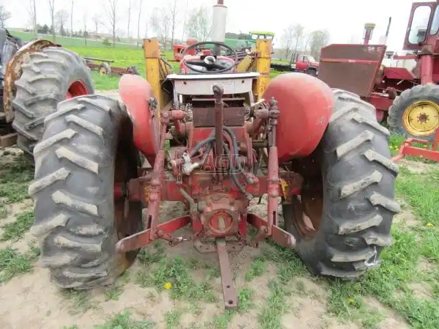 Gallery image 2 for Used 1962 International Harvester 504 Tractor