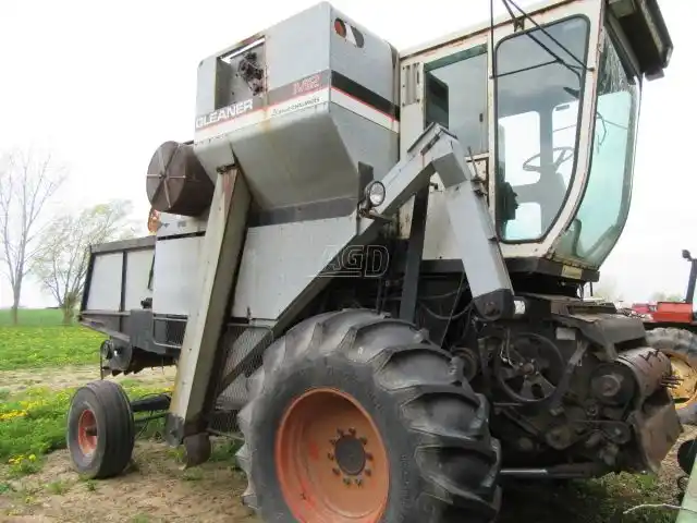 Gallery image 1 for Used Gleaner M2 Combine