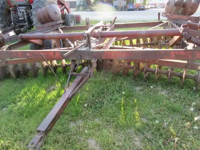 Gallery image 2 for Used Cockshutt 252 Disc