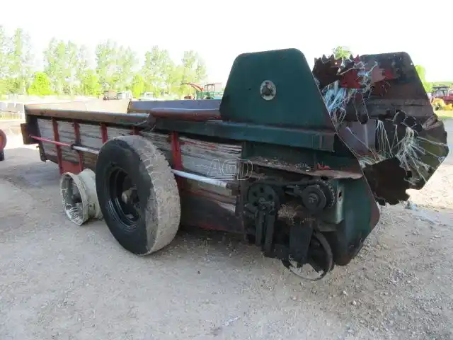 Gallery image 1 for Used New Idea 224 Manure Spreader