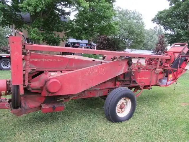 Gallery image 2 for Used New Holland 273 Square Baler - Small