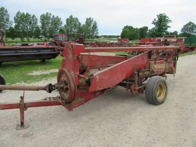 Gallery image 2 for Used New Holland 269 Square Baler - Small