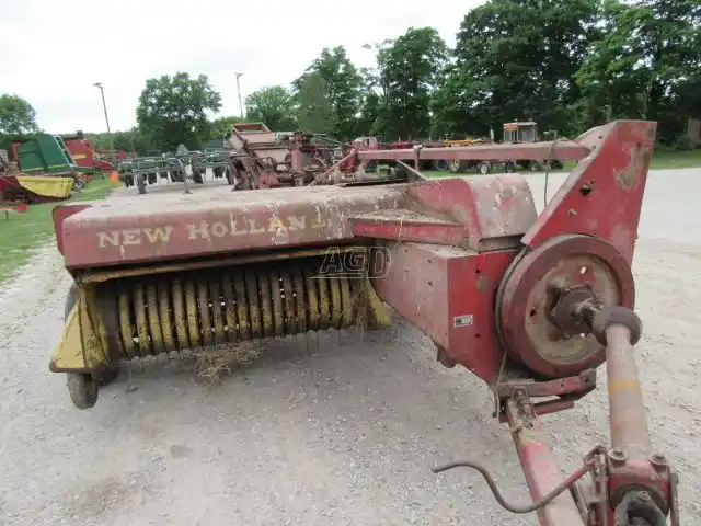 Gallery image 1 for Used New Holland 269 Square Baler - Small