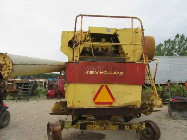Gallery image 2 for Used New Holland TR85 Combine