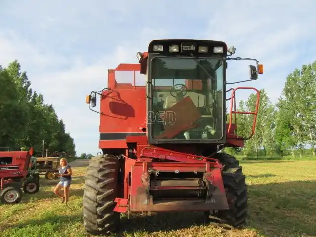 Gallery image 2 for Used Case IH 1640 Combine