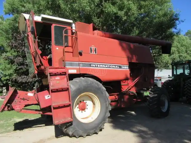 Gallery image 2 for Used International Harvester 1460 Combine