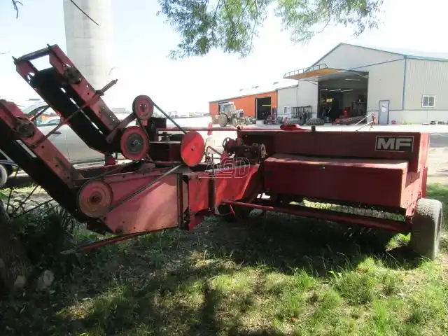 Gallery image 2 for Used Massey Ferguson 124 Square Baler - Small