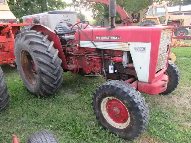 Gallery image 2 for Used International Harvester 724 Tractor