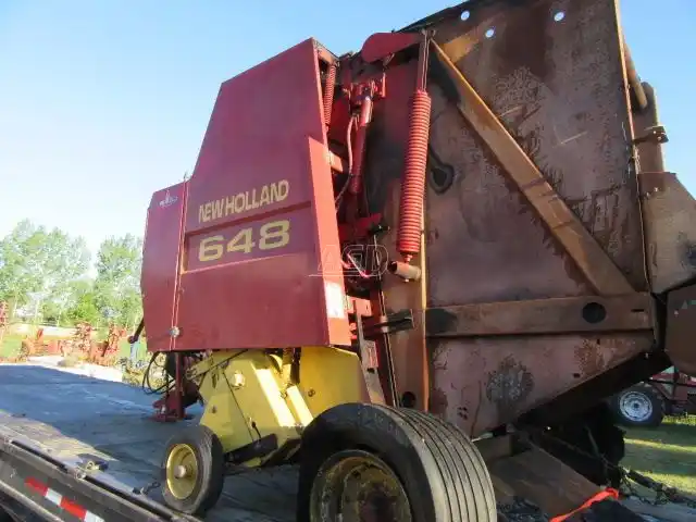 Gallery image 2 for New Holland 648 Round Baler