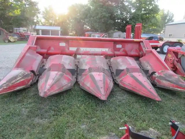 Gallery image 1 for Used Massey Ferguson 1144 Header - Row Crop