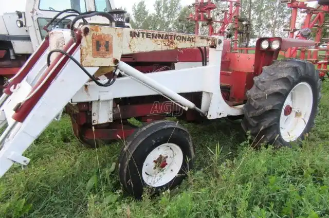 Gallery image 2 for Used 1972 International Harvester HYDRO 656 Tractor