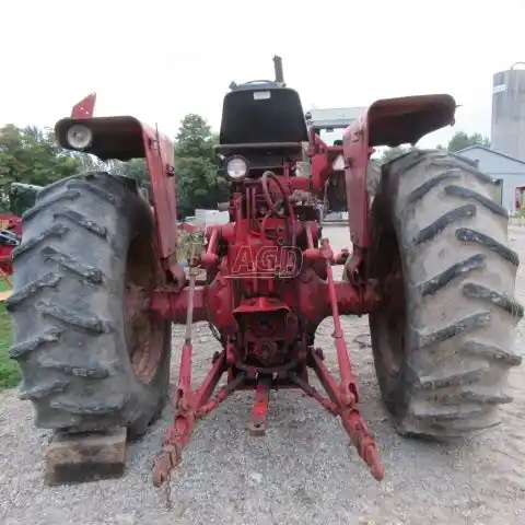 Gallery image 2 for Used 1967 International Harvester 806 Tractor