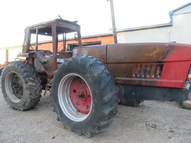 Gallery image 1 for Used International Harvester 3588 Tractor