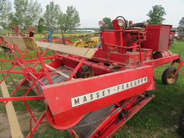 Gallery image 1 for Used Massey Ferguson 34 Windrower
