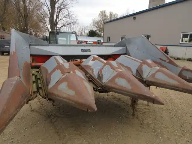 Gallery image 1 for Used Allis Chalmers 430 Header - Row Crop