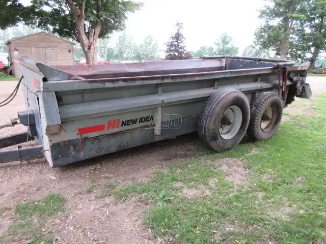 Gallery image 1 for Used New Idea 3639 Manure Spreader
