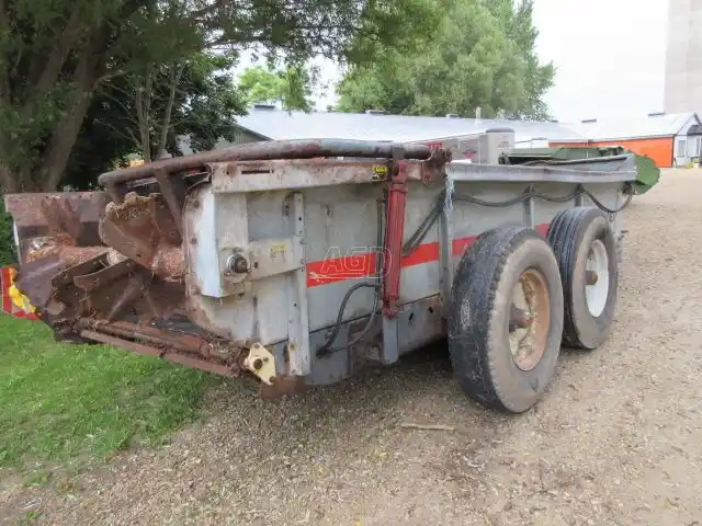 Gallery image 2 for Used New Idea 3639 Manure Spreader