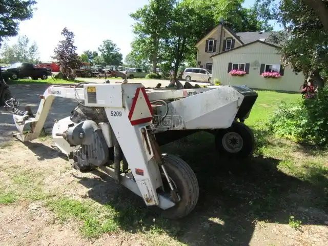 Gallery image 2 for Used New Idea 5209 Disc Mower Conditioner