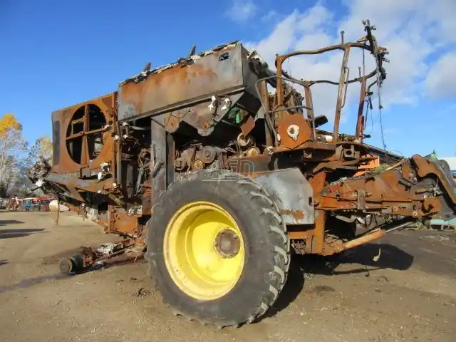 Gallery image 2 for John Deere S670 Combine