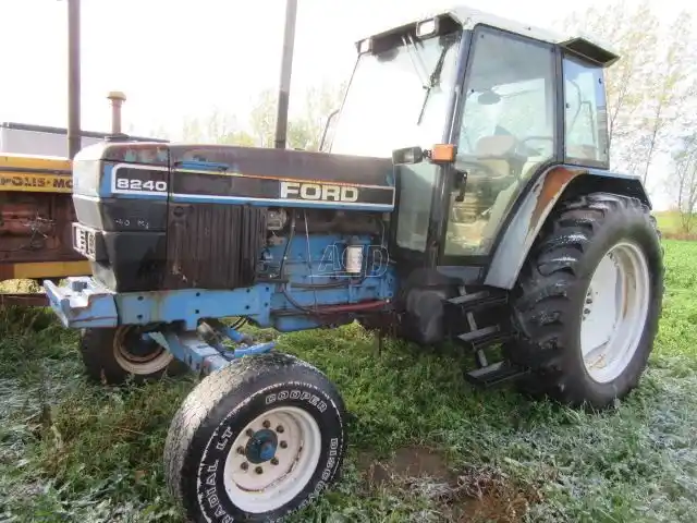 Gallery image 1 for Used 1994 Ford 8240 Tractor