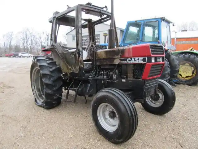 Gallery image 2 for Used Case IH 885XL Tractor