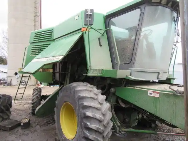 Gallery image 2 for Used John Deere 9400 Combine