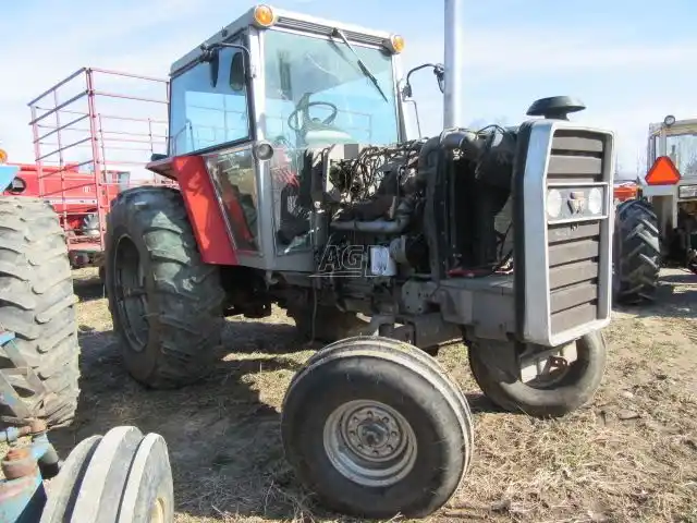 Gallery image 1 for Used 1981 Massey Ferguson 2705 Tractor