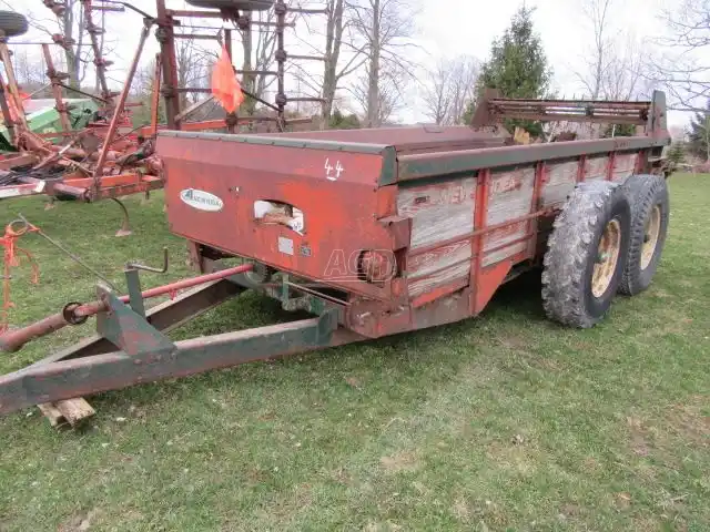 Gallery image 1 for Used New Idea 218 Manure Spreader