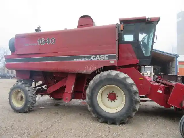 Gallery image 2 for Used Case IH 1640 Combine