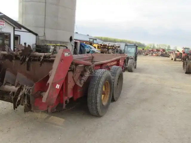 Gallery image 2 for Used New Holland 680 Manure Spreader