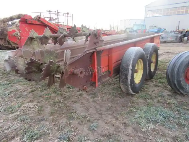 Gallery image 2 for Used New Holland 676 Manure Spreader