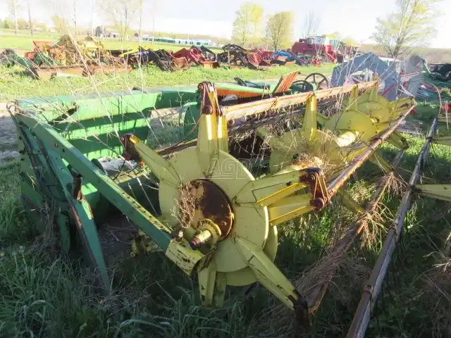 Gallery image 1 for Used John Deere 13' Header