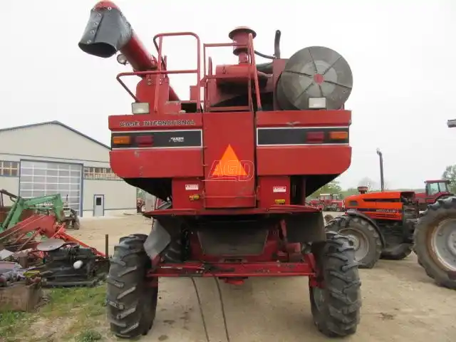 Gallery image 2 for Used Case IH 1640 Combine