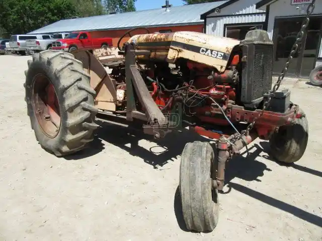 Gallery image 2 for Used Case 500 Tractor