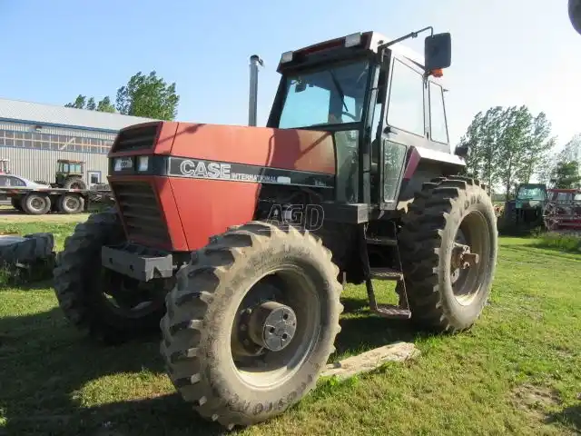 Gallery image 1 for Used 1986 Case IH 1896 Tractor