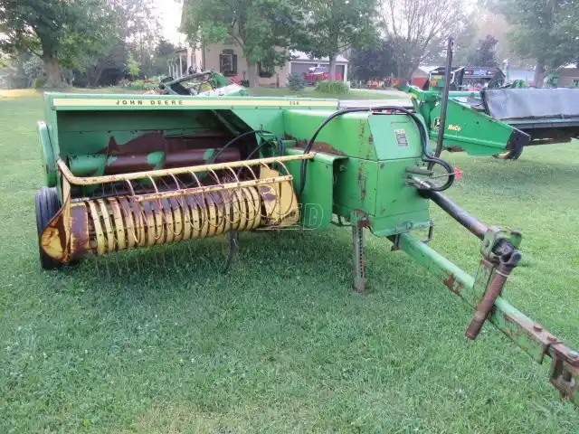 Gallery image 1 for Used John Deere 336 Round Baler