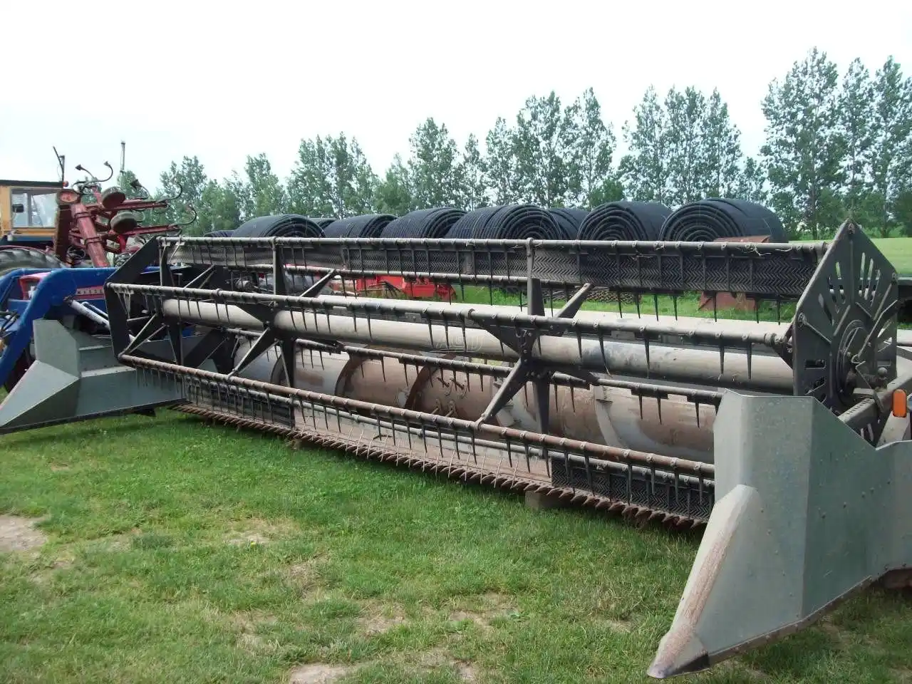 Gallery image 1 for Used Gleaner R52 Header - Flex