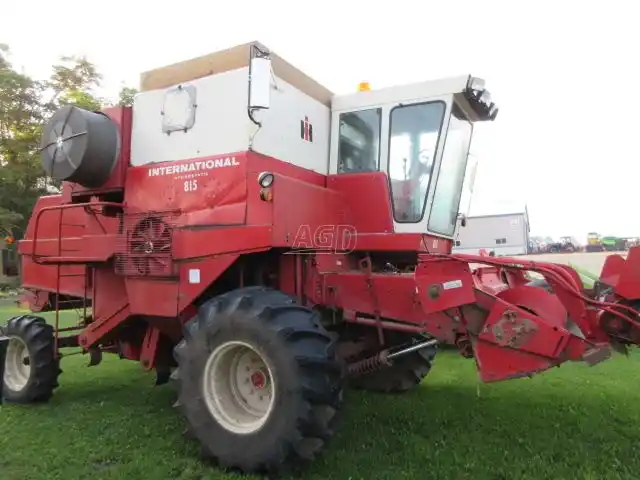 Gallery image 2 for Used International Harvester 815 Combine