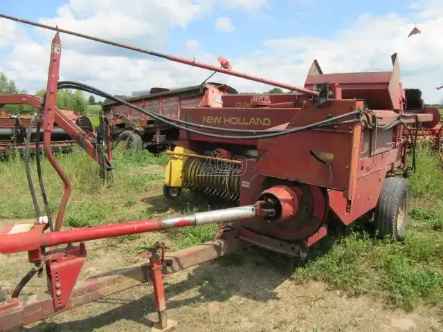 Gallery image 2 for Used New Holland 315 Square Baler - Small