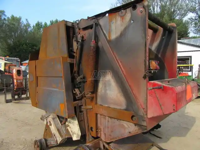 Gallery image 2 for Used New Holland 648 Round Baler