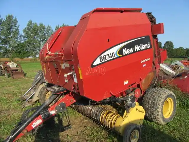 Gallery image 1 for Used New Holland BR740 Round Baler