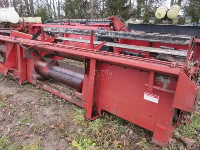 Gallery image 2 for Used International Harvester 810 Header - Pickup