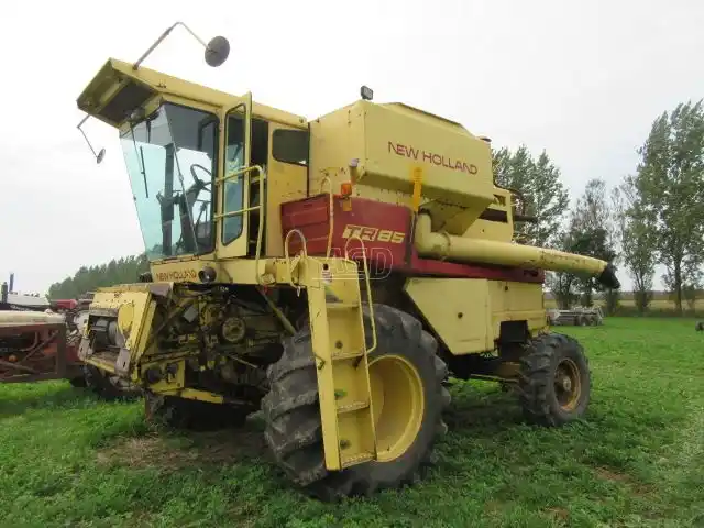 Gallery image 1 for Used New Holland TR85 Combine