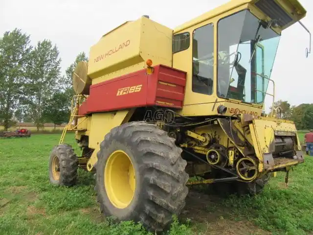 Gallery image 2 for Used New Holland TR85 Combine