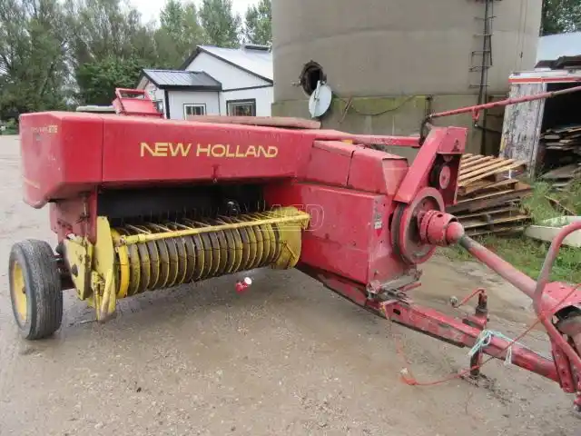 Gallery image 1 for Used New Holland 276 Square Baler - Small