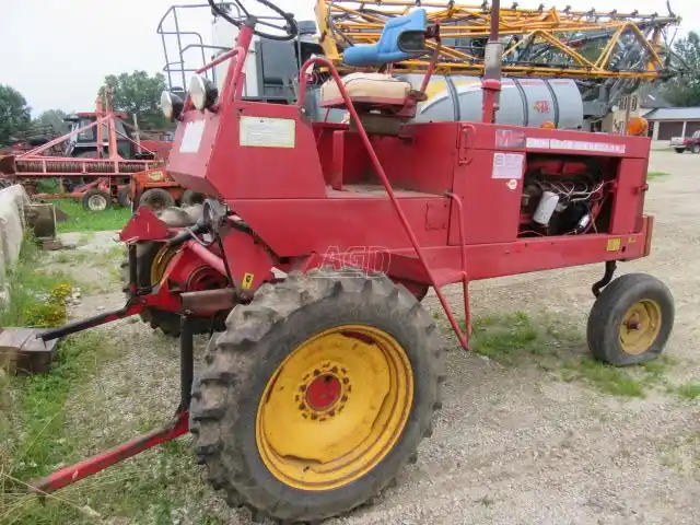 Gallery image 1 for Used Massey Ferguson 655 Windrower
