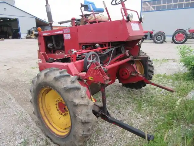 Gallery image 2 for Used Massey Ferguson 655 Windrower
