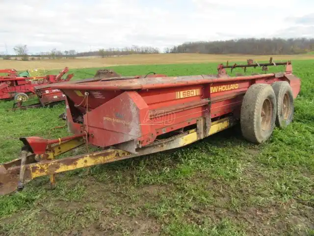 Gallery image 2 for Used New Holland 680 Manure Spreader